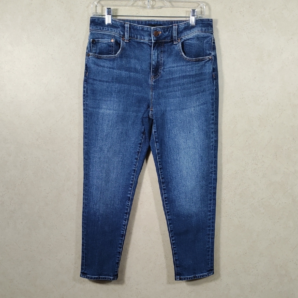 D169 Talbots medium wash Everyday Relaxed jeans 4P